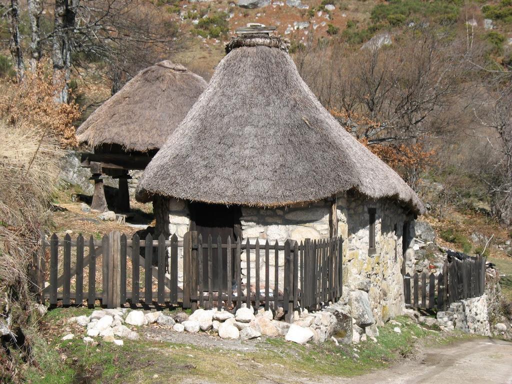 Apartamentos El Camino Villafranca del Bierzo Kültér fotó